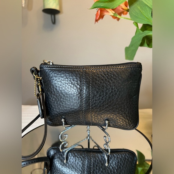 COACH Vintage Pebble Leather Wristlet | Black EUC - Picture 1 of 9